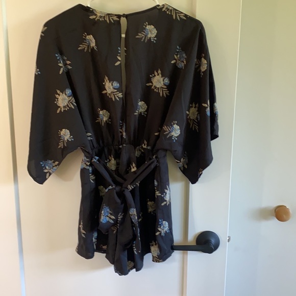 Deep V romper - Picture 2 of 3